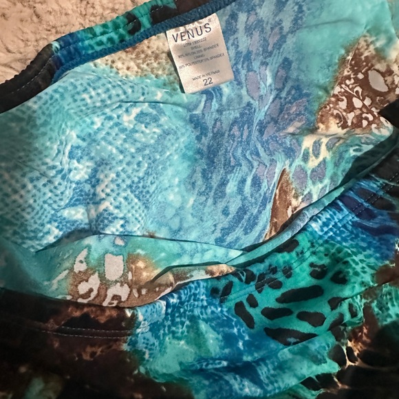 Venus NWOT  Swim Skirt with built in bottom and back ruching - Picture 6 of 7